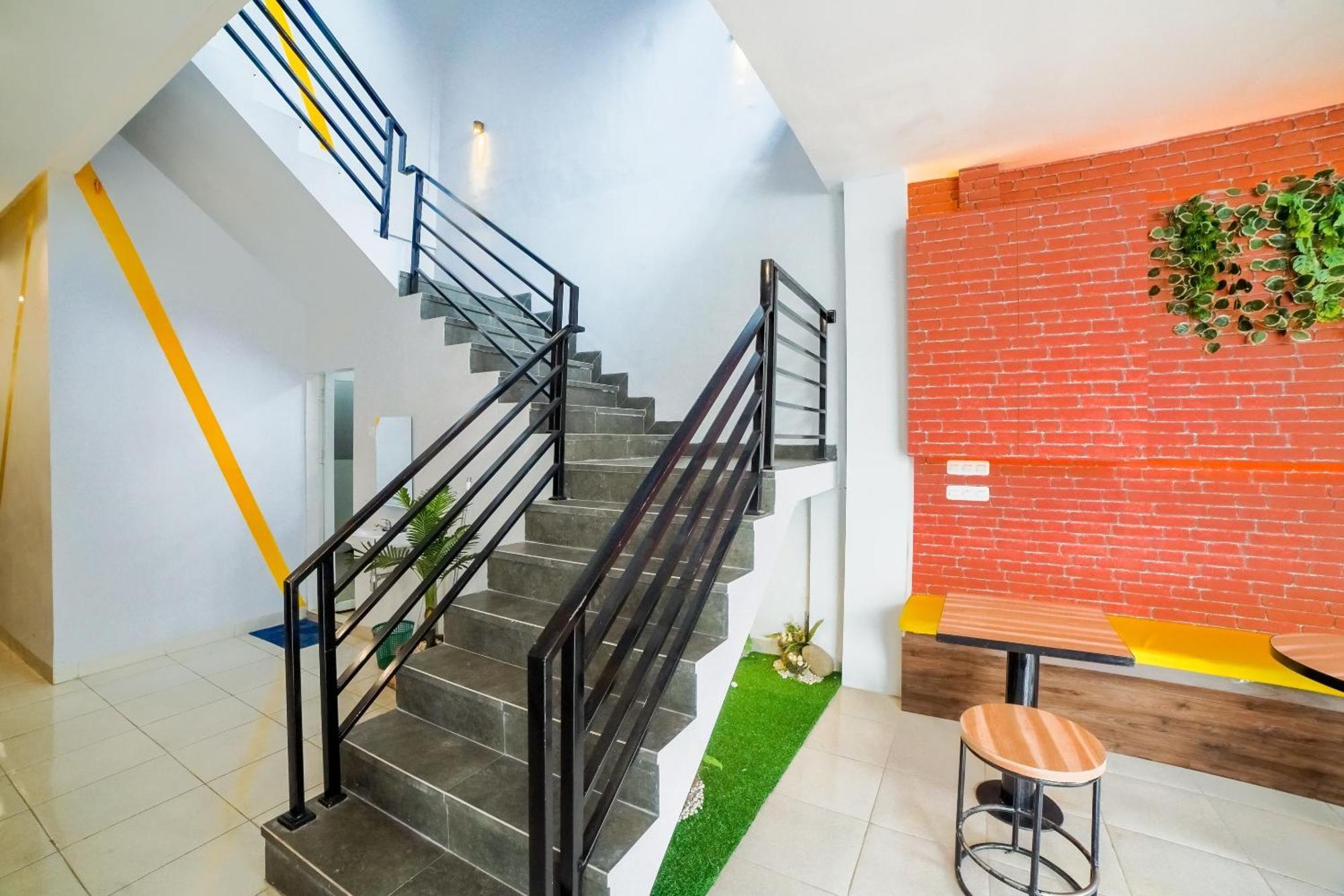 Capital O 90874 Millenium Inn 2 Медан Екстериор снимка